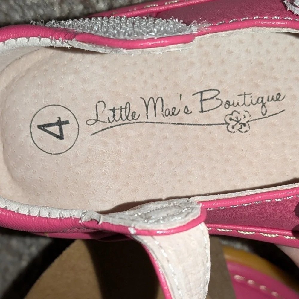 Little Maes Boutique Pink Floral Squeaky Mary Jane Shoes Toddler Size 4 NEW